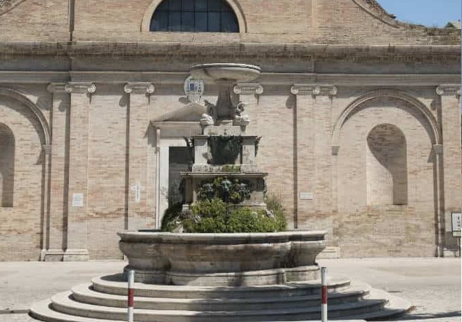 Fontana piazza San Pio