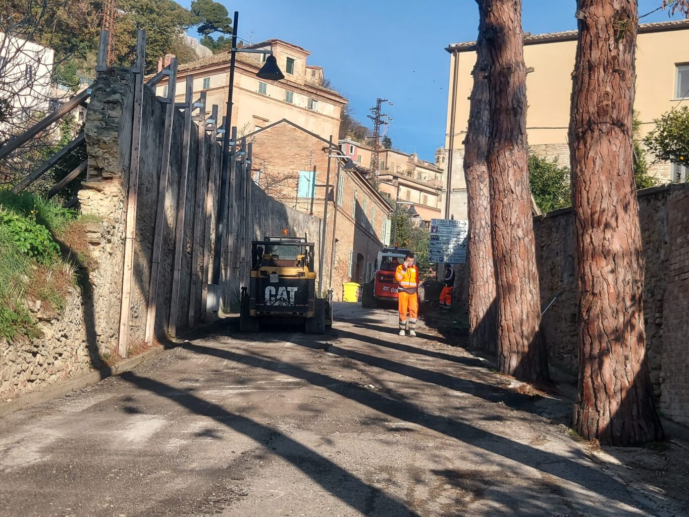 Asfaltatura in corso via Sant'Agostino